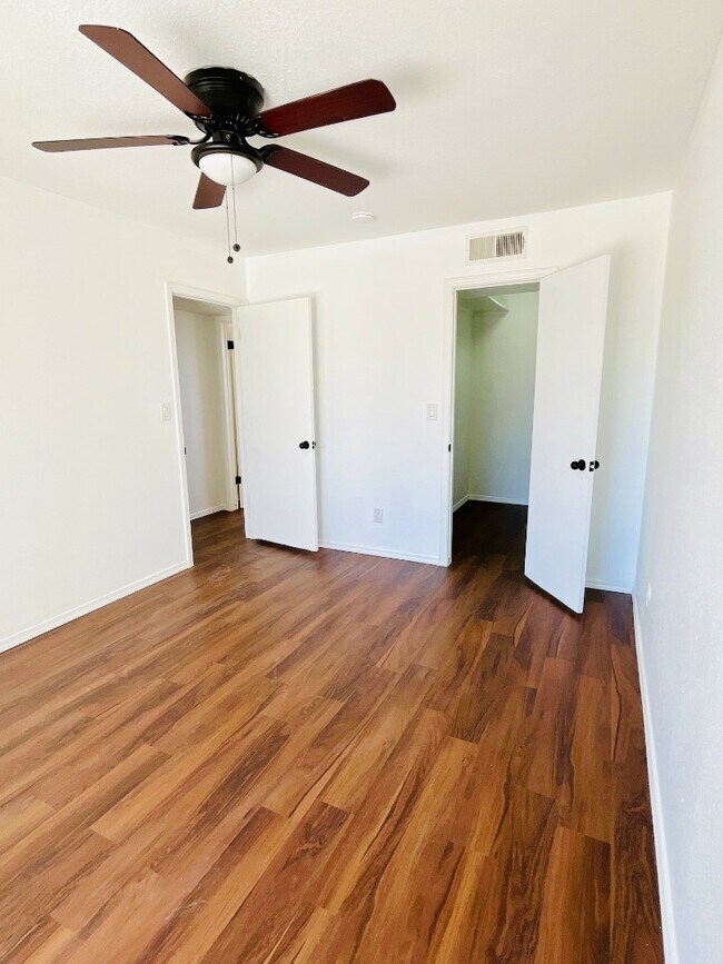 Building Photo - 5509 Oakbriar Cir