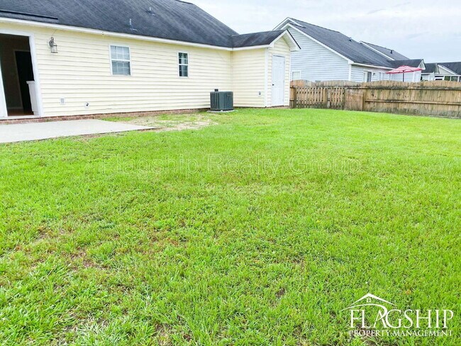Building Photo - 3638 Highland Dr