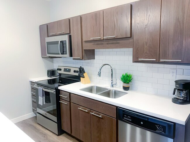 Building Photo - 1400 E Walnut St