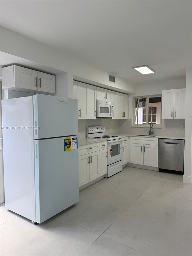 Building Photo - 1115 W 38th Terrace