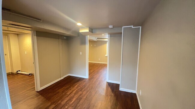 Building Photo - Cute Bungalow - Close to Downtown + Finished Basement!!