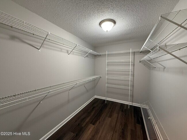 Building Photo - 1475 Monticello Dr