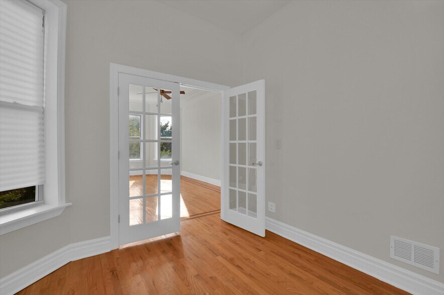Building Photo - 4856 S Prairie Ave