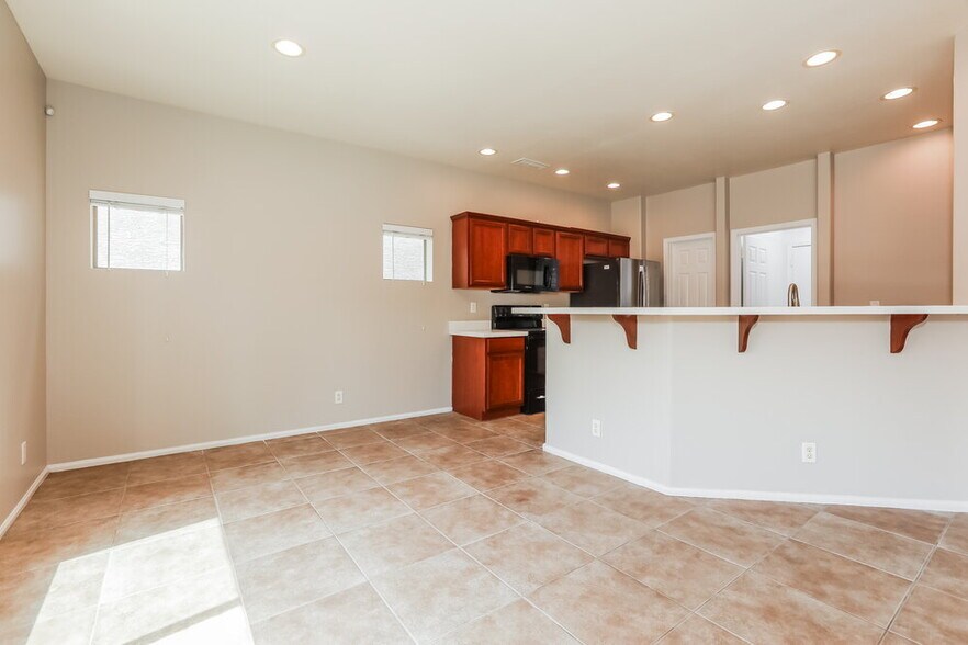 Building Photo - 735 W Fruit Tree Ln