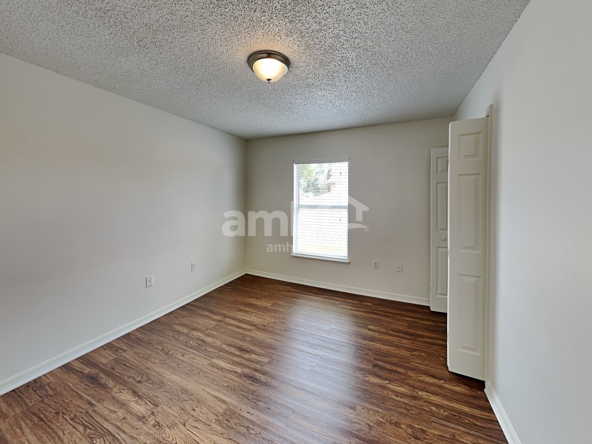 Building Photo - 10619 Opus Dr