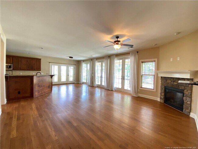 Building Photo - 484 Crown Point