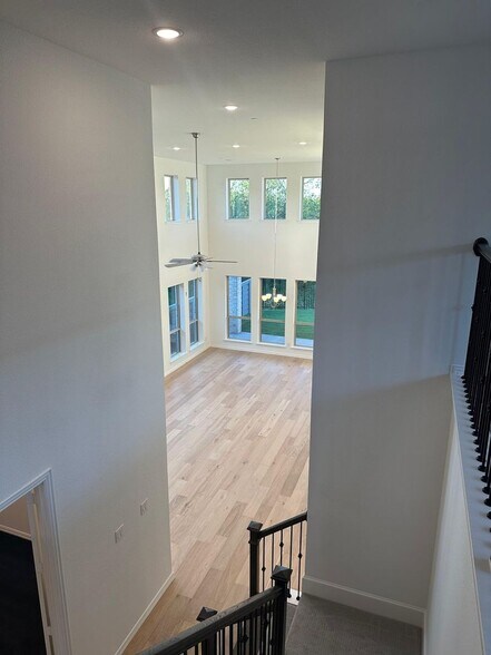 Building Photo - 613 Florence Trl