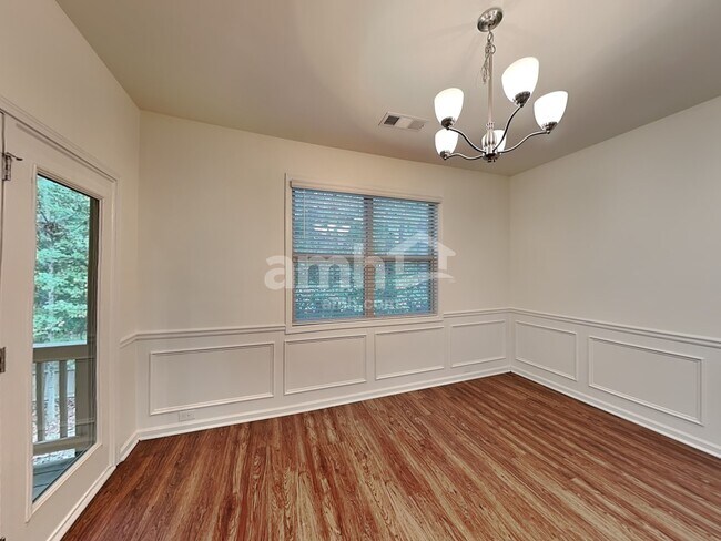 Building Photo - 3021 Golf Creek