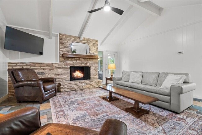 Building Photo - 9503 Castlewood Dr