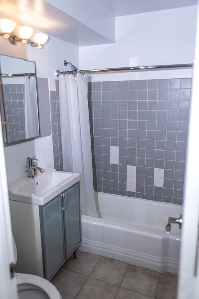 Building Photo - 210 N 17th St
