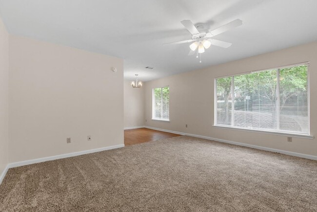 Building Photo - 2188 Claremont Ln