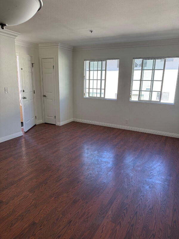 Building Photo - 1316 N Columbus Ave