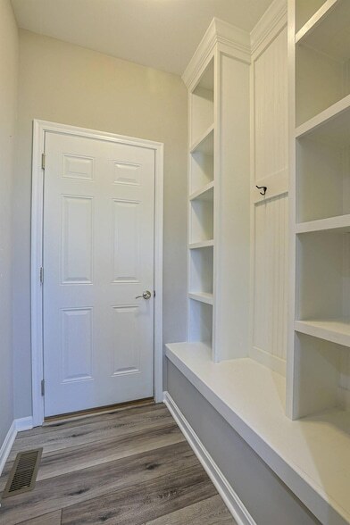 Building Photo - 6545 Cannondale Dr