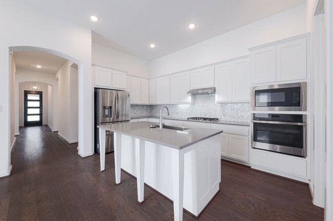 Building Photo - 124 Rosebush Dr