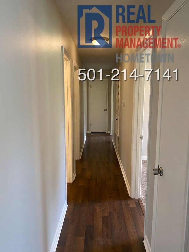 Building Photo - 501 Pamela Dr