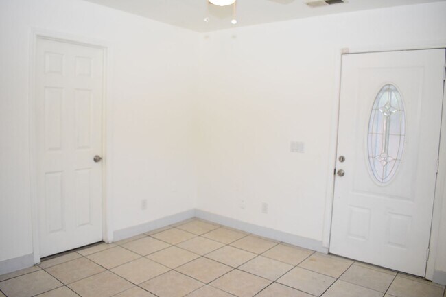 Building Photo - Charming 2-Story, 4 Bd 3 Ba Unit Near Downtown San Diego – 92113