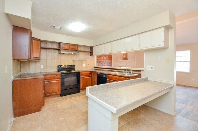 Building Photo - 522 Whippoorwill Dr