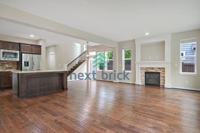 Building Photo - "Charming 4-Bedroom Retreat in Redmond: Spacious 2,540 Sq Ft Home with 2.5 Baths!"