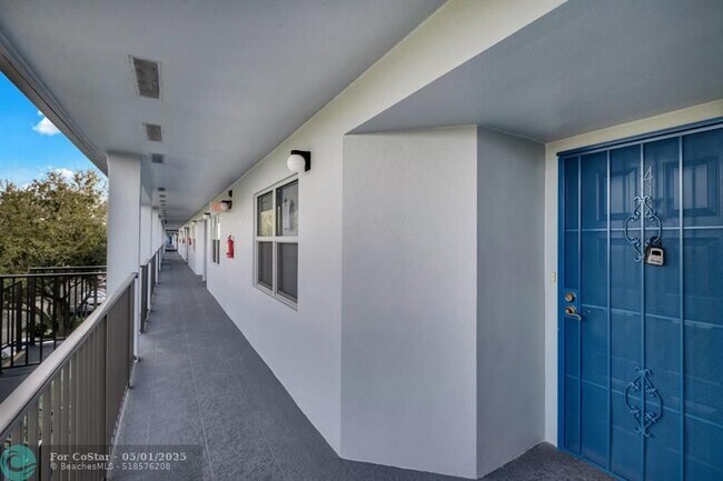 Building Photo - 12600 SW 5th Ct