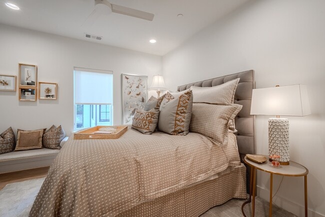 Building Photo - Open Concept custom build by Hudson Co in Highland Park!