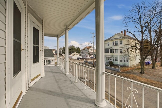 Building Photo - 984 York Ave