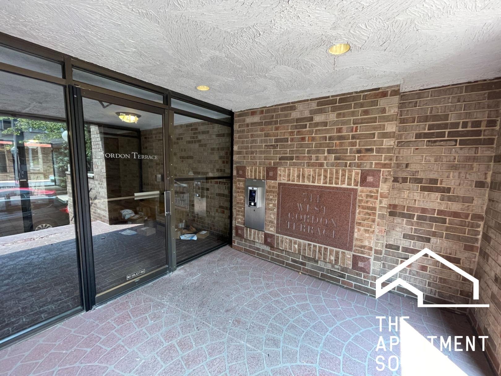 Building Photo - 744 W Gordon Terrace