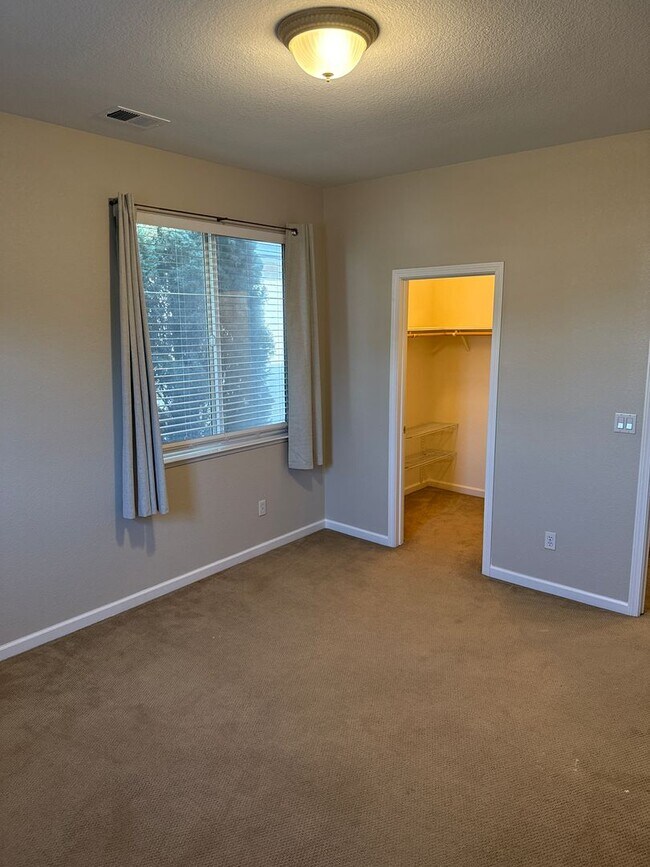 Building Photo - Everything you wanted