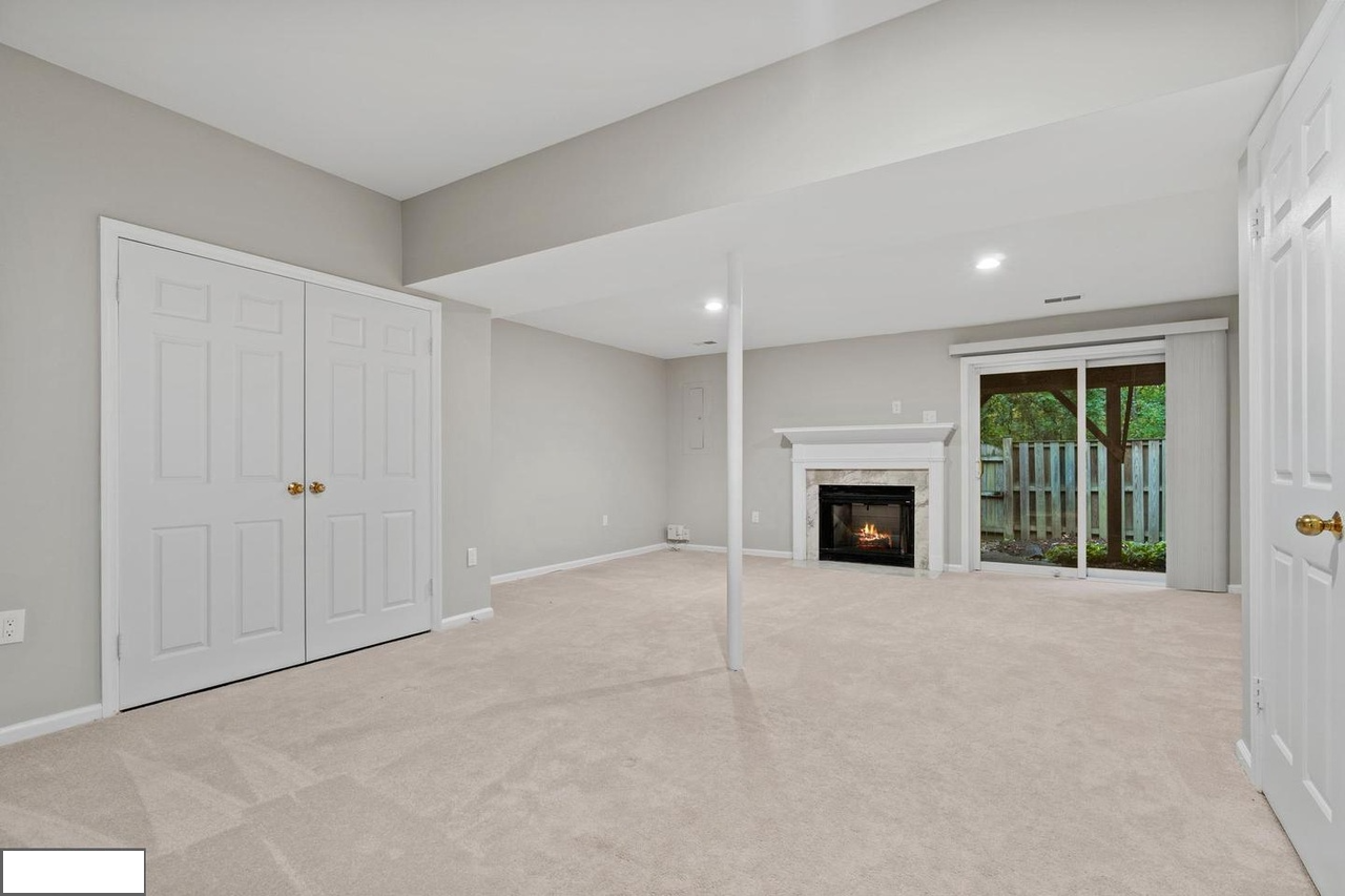 Building Photo - 6141 Summer Park Ln