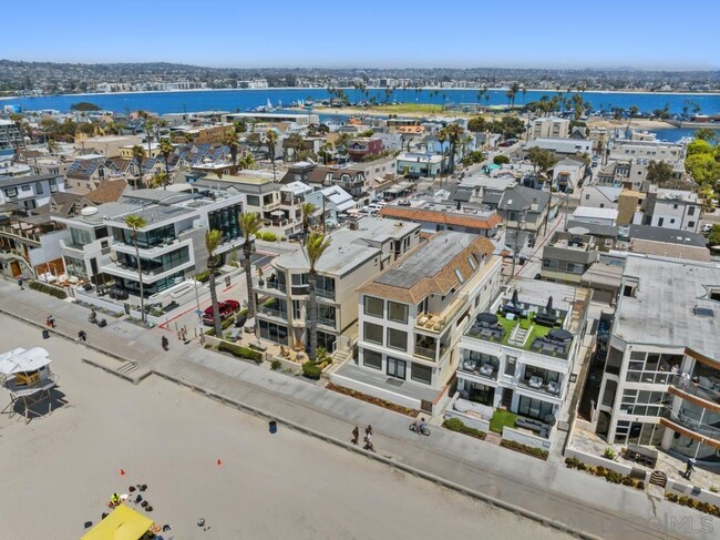 Building Photo - 3685-89 Ocean Front Walk