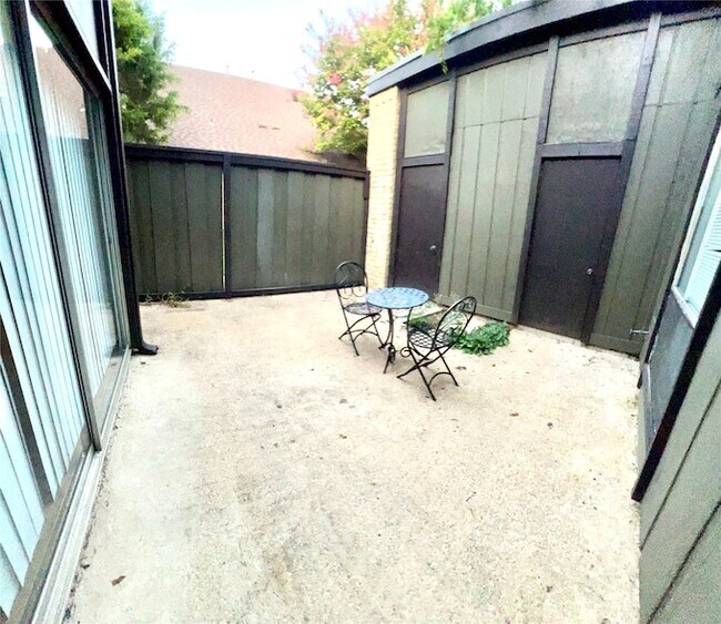 Building Photo - 4637 Country Creek Dr
