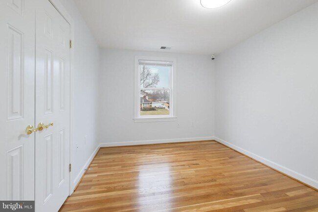 Building Photo - 711 Lamberton Dr