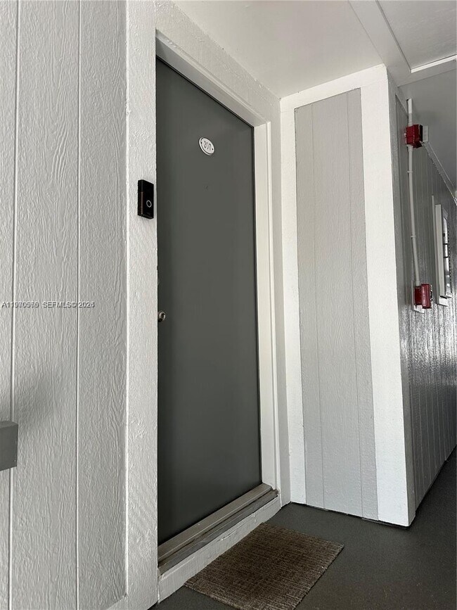 Building Photo - 9729 Hammocks Blvd