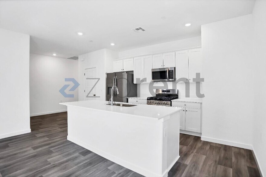 Building Photo - 6173 E Robinson Ave