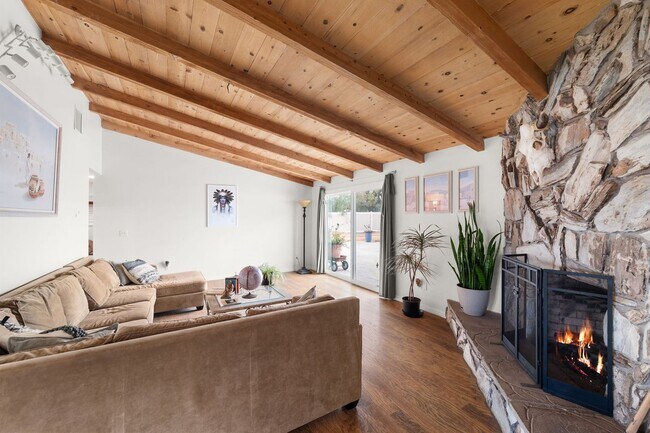 Building Photo - Beautiful 3 Bedroom Home in Norco