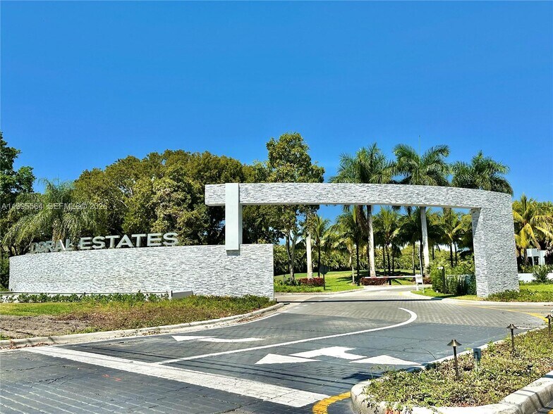 Building Photo - 5023 NW 94th Doral Pl