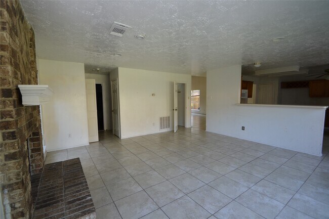 Building Photo - 12410 Meadow Briar Dr