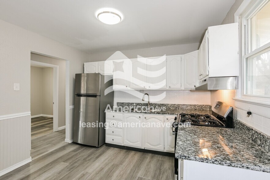 Building Photo - 1048 Renshaw Dr