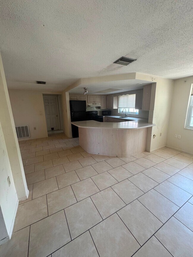 Building Photo - 9125 Hunt Club Ln