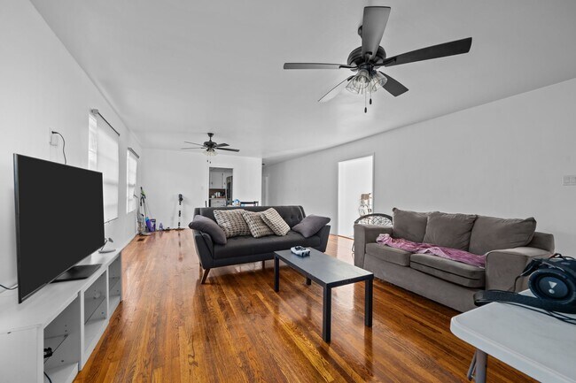 Primary Photo - 4927 63rd St