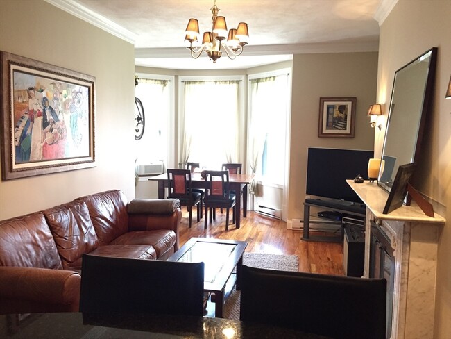 Building Photo - 185 Beacon St