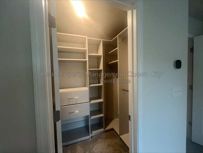 Building Photo - 2407 Lazette Dr