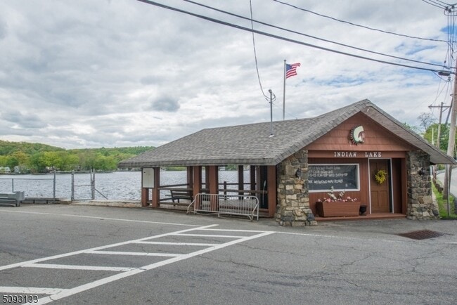 Building Photo - 21 E Shore Rd