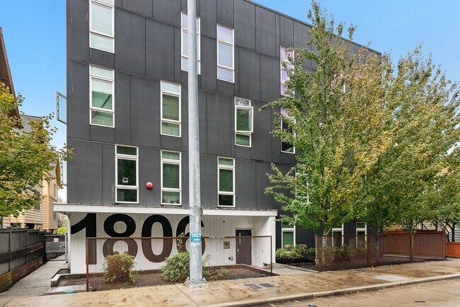 Building Photo - 1806 23rd Ave