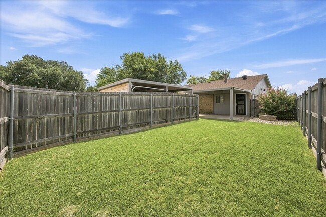 Building Photo - 2311 Jamie Dr