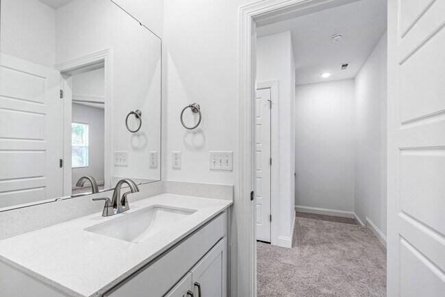 Building Photo - Stunning 4-Bedroom Home for Rent in Prime Cary Location!