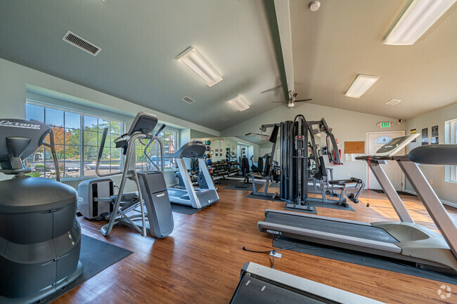 Fitness Center - Knoxville Pointe