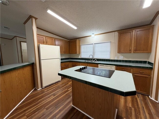 Building Photo - 1168 Lang NE Ln