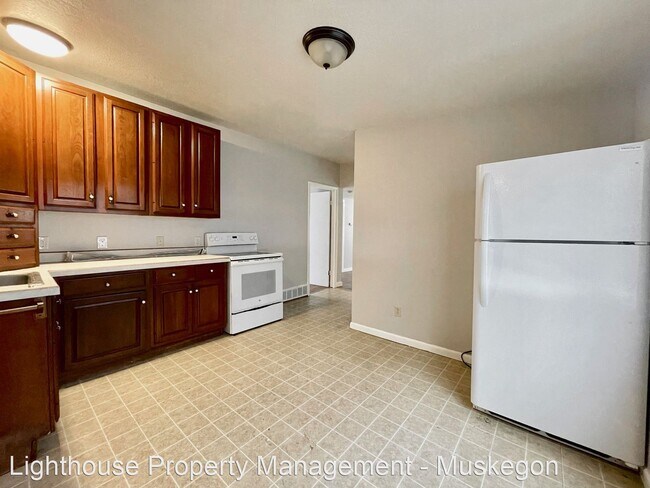 Building Photo - 3 br, 1 bath House - 6865 Evanston Avenue