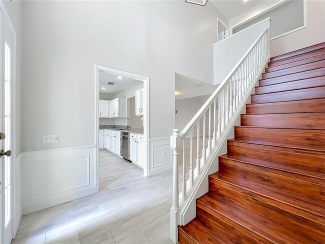 Building Photo - 900 W Charing Cross Cir