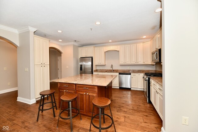 Building Photo - 8555 One W Dr